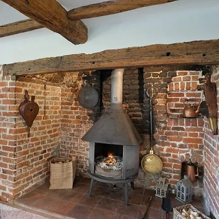 Local Walks Pub Gardens Pet Friendly Landscaped Gardens And Free Private Parking Villa Doddington  Exterior photo