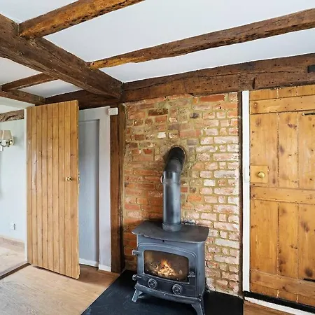 Local Walks Pub Gardens Pet Friendly Landscaped Gardens And Free Private Parking Villa Doddington  Exterior photo