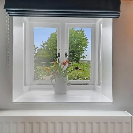 Local Walks Pub Gardens Pet Friendly Landscaped Gardens And Free Private Parking Villa Doddington  Exterior photo