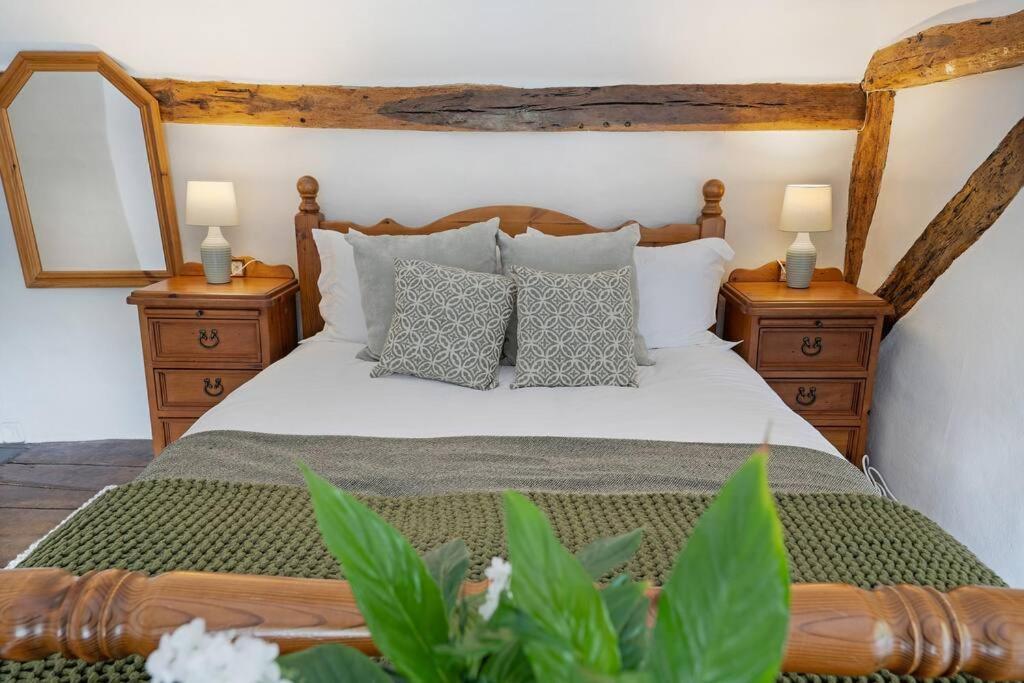 Local Walks Pub Gardens Pet Friendly Landscaped Gardens And Free Private Parking Holiday home *
