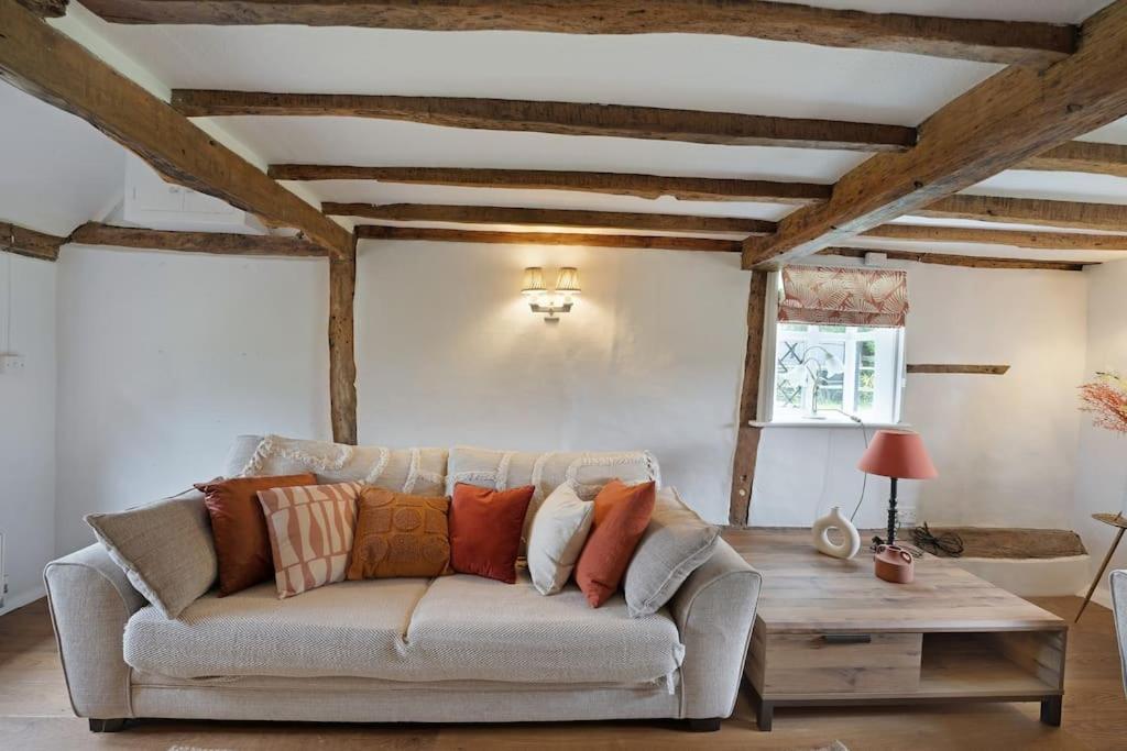 Local Walks Pub Gardens Pet Friendly Landscaped Gardens And Free Private Parking Holiday home Doddington (Kent)