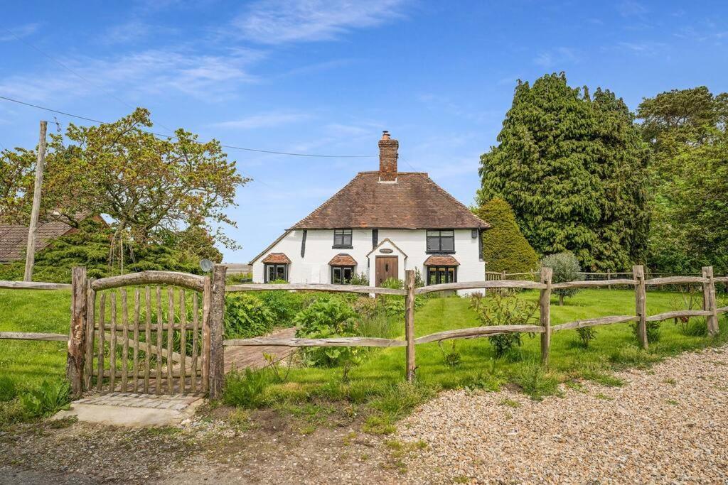 Holiday home Local Walks Pub Gardens Pet Friendly Landscaped Gardens And Free Private Parking *